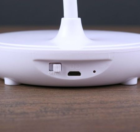 Лампа настольная сенсорная  20хLed 3 режима АКБ USB  (12*12*34,5) Белый, 4592591